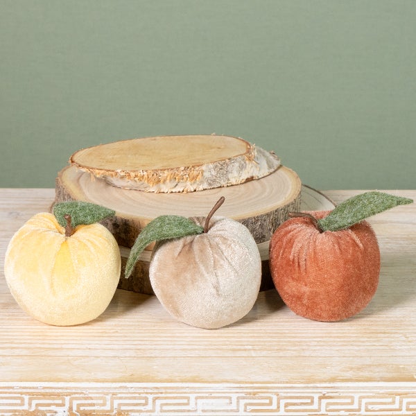 Dekorative Äpfel aus Stoff mit Blattdetails