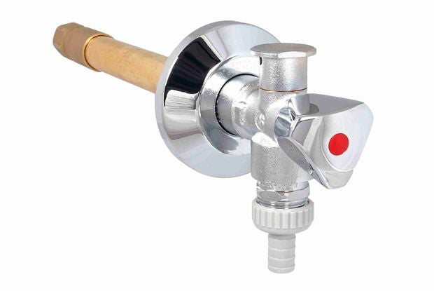 Frostsichere Außenarmatur aus verchromtem Metall mit Rohrbelüfter und Schlauchanschluss.