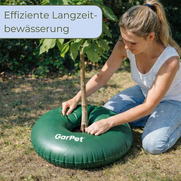 Grüner GarPet Bewässerungsring für Bäume, Fassungsvermögen 55 Liter, ringförmig mit Einfüllöffnung.