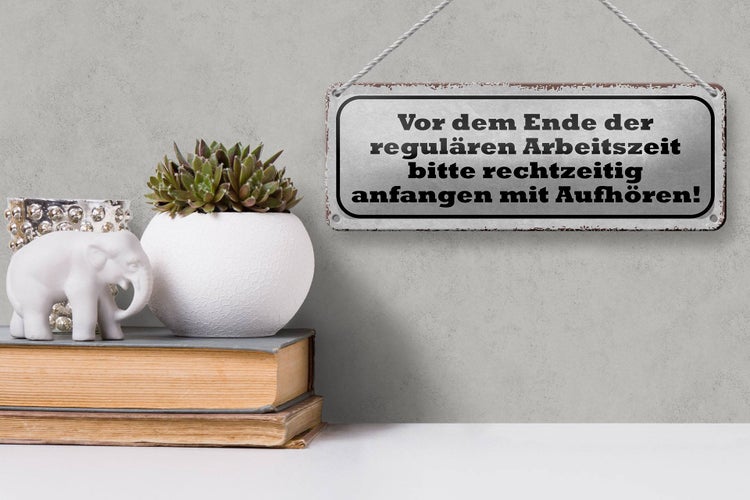 Blechschild Spruch 27x10cm vor dem Ende Arbeitszeit bitte Dekoration