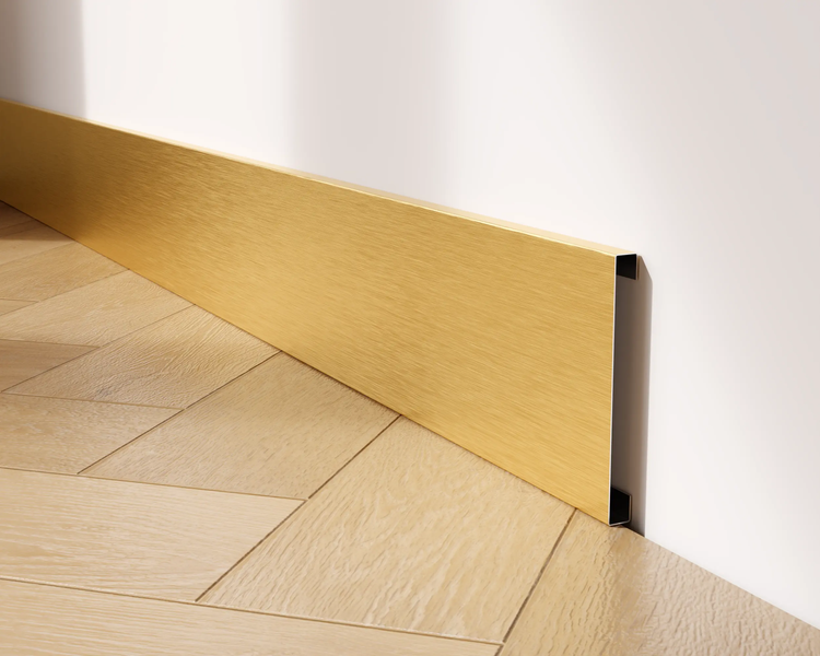 Sockelleiste aus Metall an einer Wand