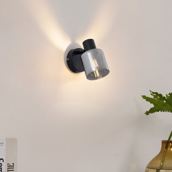 Wandleuchte mit Lampenschirm zur Wandmontage