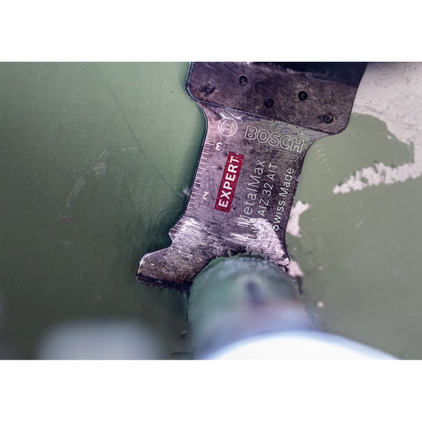 Bosch Expert MetalMax AIZ 32 AIT Tauchsägeblatt im Einsatz
