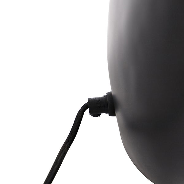 Detailaufnahme einer Lampe mit Textilkabel