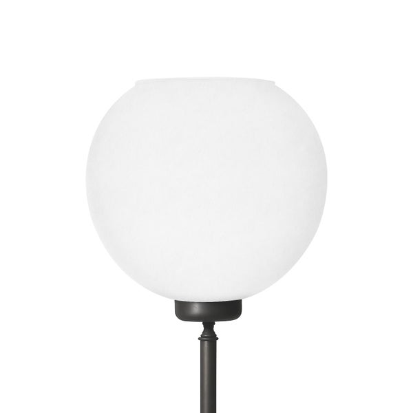 Außenleuchte mit kugelförmigem Lampenschirm