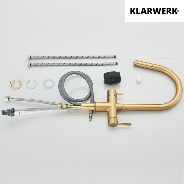 KLARWERK Logo; Küchenarmatur mit herausziehbarer Brause und Montagezubehör wie flexiblen Schläuchen, Dichtungen und Gewicht.
