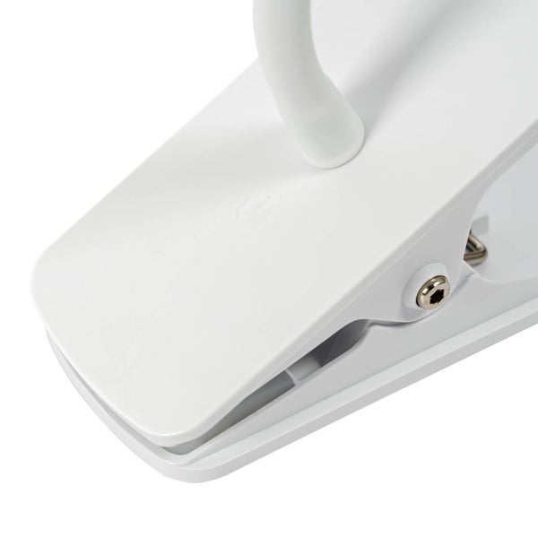 Weiße Klemmleuchte mit flexiblem Hals und integriertem Touch-Schalter am Gehäuse der Klemme.