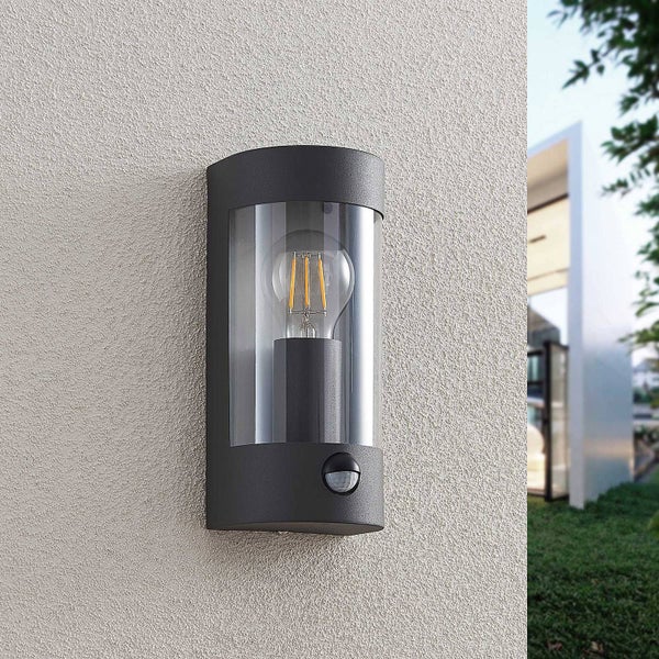 Lindby Wandleuchte außen Junias mit Bewegungsmelder (spritzwassergeschützt (Modern) in Schwarz aus Edelstahl (1 flammig, E27) - Wandlampe für Außenwand/Hauswand Haus Terrasse und Balkon