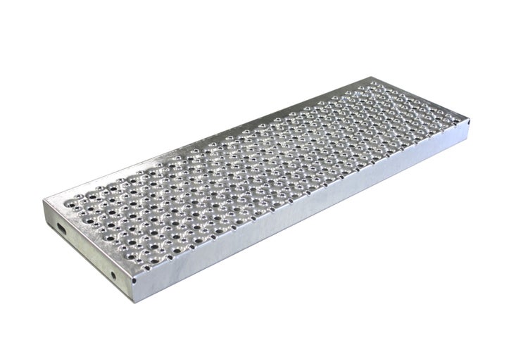 Metallstufe mit gelochter Oberfläche