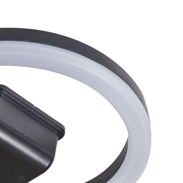 Nahaufnahme einer kreisförmigen LED-Leuchte mit schwarzem Rahmen und weißem Diffusor.