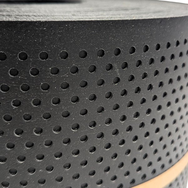 Nahaufnahme einer perforierten Entwässerungsbahn