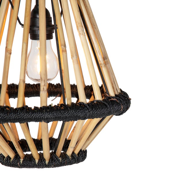 Hängende Bambuslampe mit Glühbirne