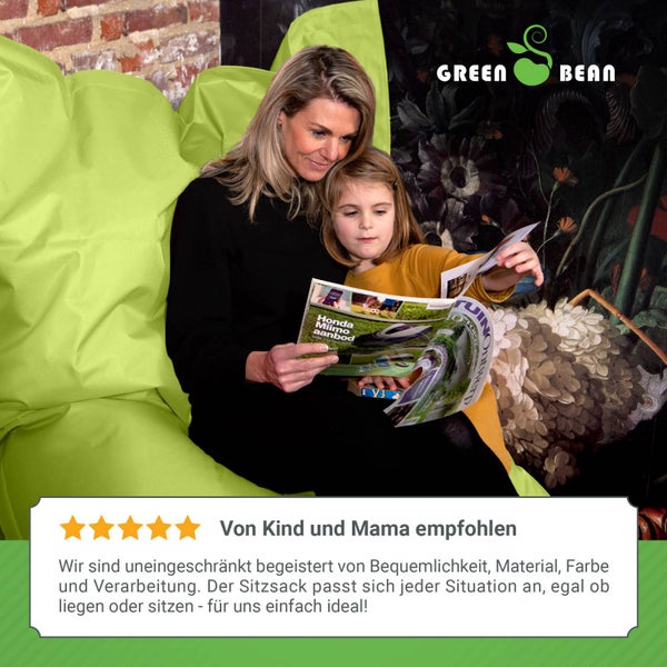 Schwarze Hängelampe mit geometrischem Lampenschirm und goldfarbener Aufhängung