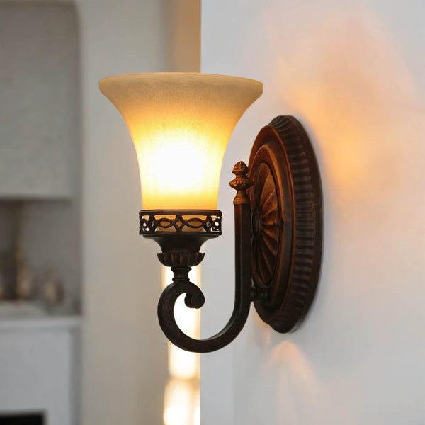 Wandleuchte mit Lampenschirm