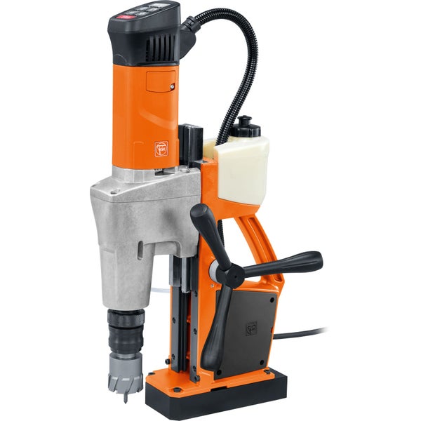 Gelber dreieckiger Hochspannungsprüfer mit Warnhinweis Achtung Hochvolt, Warnsymbol für elektrische Spannung und Kontaktstelle.