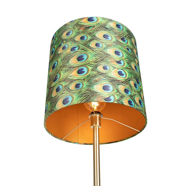 Stehlampe mit Pfauenmuster auf dem Lampenschirm