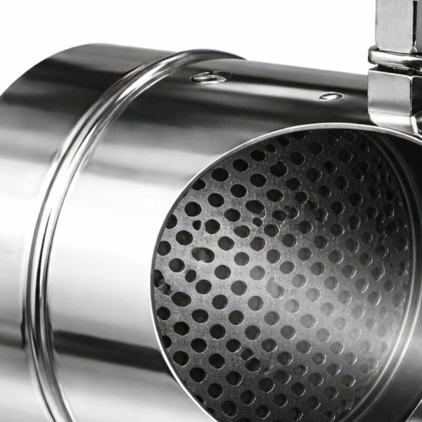 Detailansicht eines runden, metallischen Abluftrohrs mit Lochmuster