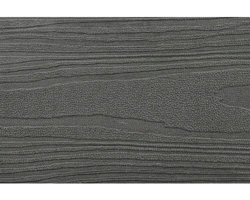 Graue Terrassendiele aus Holz-Kunststoff-Verbundwerkstoff mit geprägter Holzmaserung.