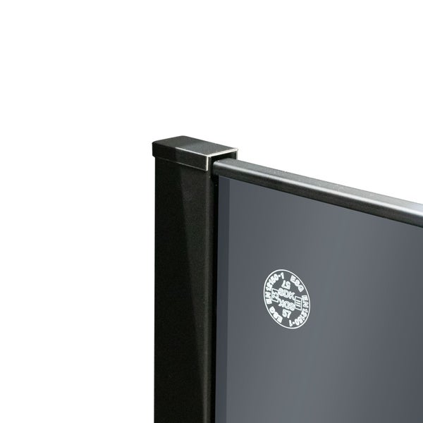 Duschwand-Ecke mit schwarzem Profil und Einscheiben-Sicherheitsglas mit Zertifizierung nach EN 12150-1.