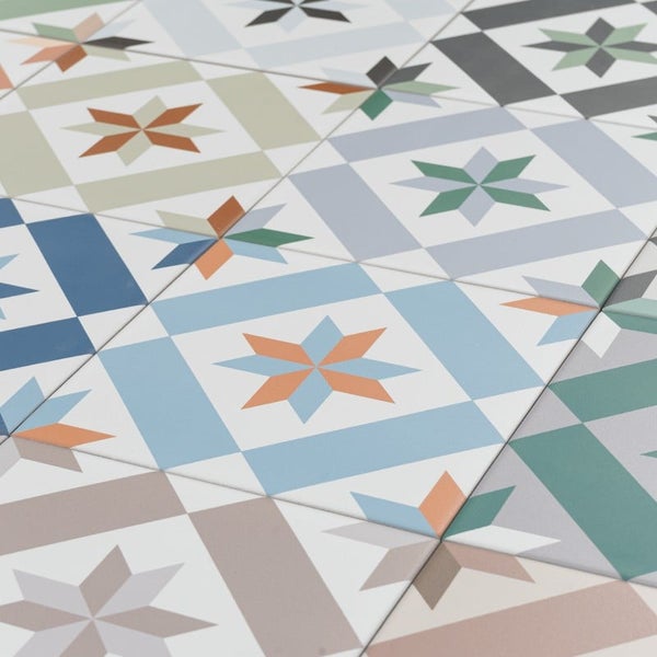 Wandfliesen und Bodenfliesen mit geometrischem Sternenmuster im Vintage Stil