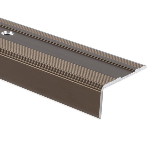 Treppenkantenprofil aus Aluminium in Bronze, geriffelte Oberfläche, vorgelocht zur Schraubbefestigung.