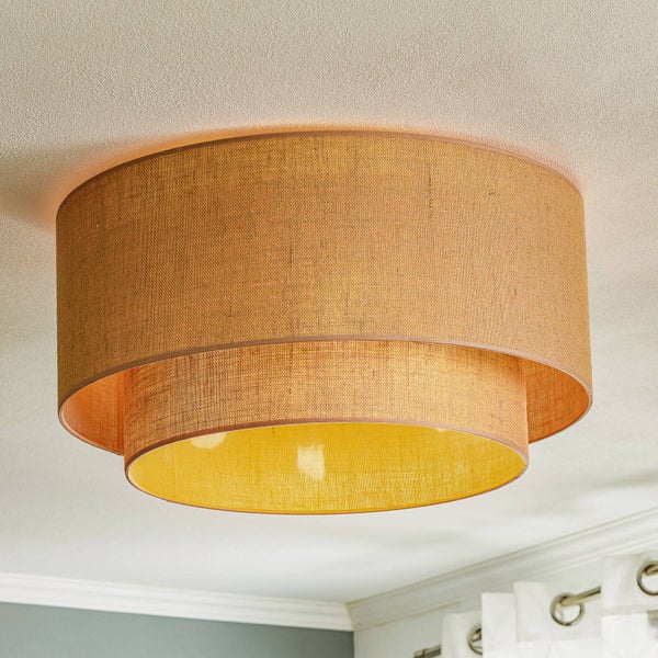 Zweistufige Deckenleuchte mit runden Stoffschirmen in Leinenoptik.