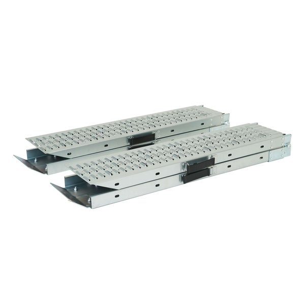 Zwei klappbare Auffahrrampen aus Stahl mit rutschhemmender Lochoberfläche und schwarzen Tragegriffen.