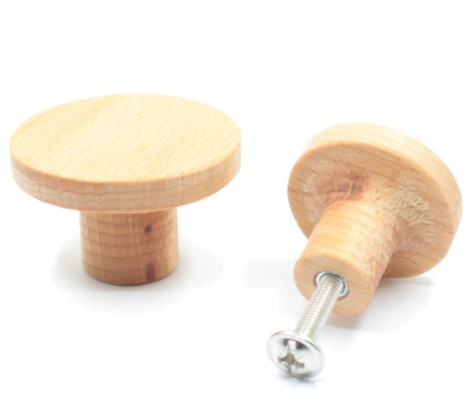 Zwei runde Möbelknöpfe aus Holz mit Schraube