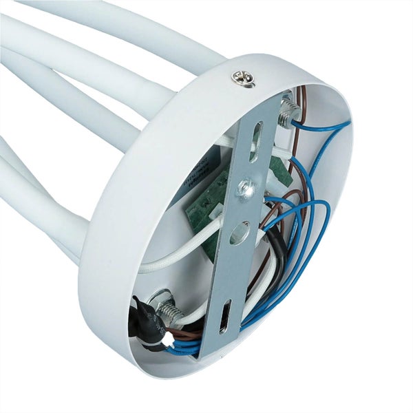 Detailaufnahme einer Deckenleuchte mit offenem Gehäuse und sichtbarer Verkabelung.