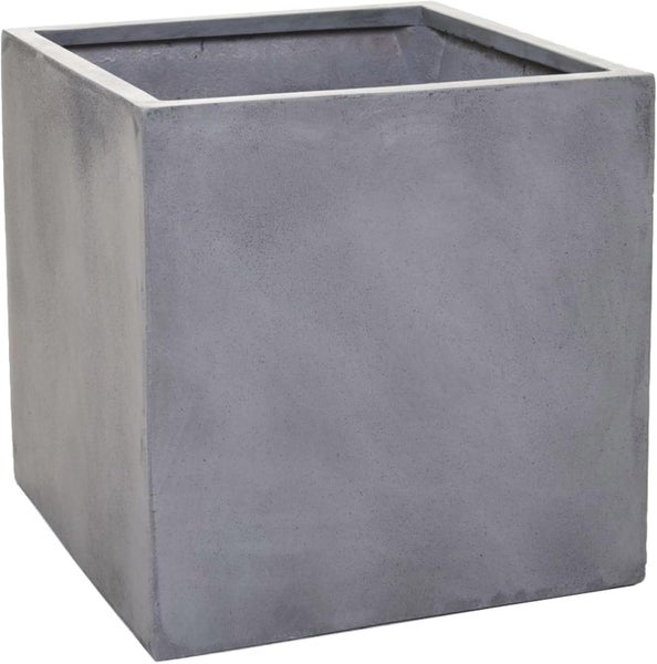Quadratischer Pflanzkübel in Beton-Optik aus Fiberglas-Steingemisch.