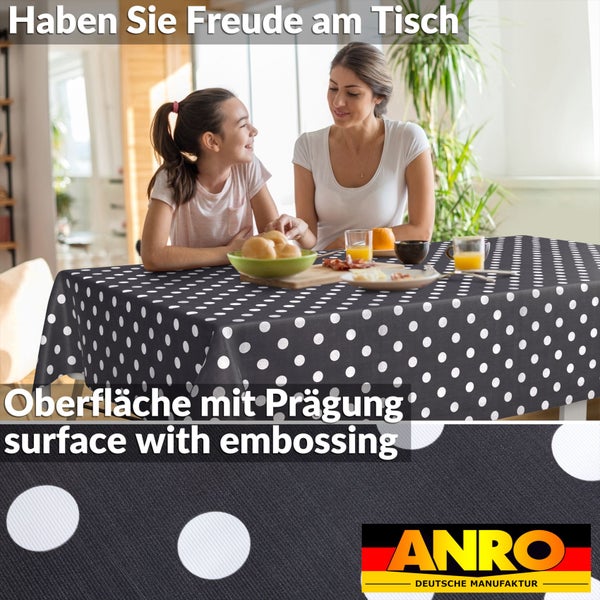 Abwaschbare Tischdecke mit weißen Punkten auf dunklem Grund, geprägte Oberfläche, Szene mit Mutter und Kind am Esstisch, ANRO Logo.
