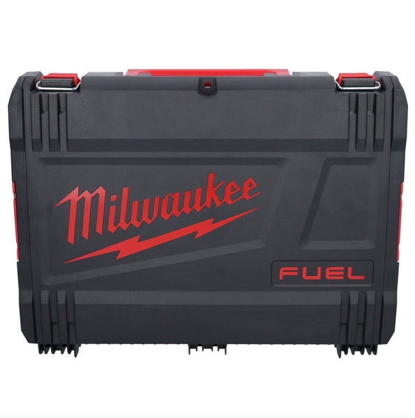 Milwaukee Werkzeugkoffer aus Kunststoff mit Milwaukee Logo und Fuel Schriftzug.