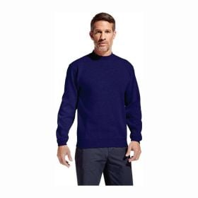 Ein Mann trägt einen langärmeligen Arbeits Pullover mit Rundhalsausschnitt als Arbeitskleidung.
