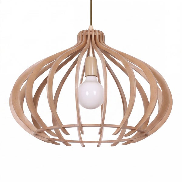 Pendelleuchte aus gebogenen Holzlamellen in bauchiger Käfigform mit sichtbarem Leuchtmittel.