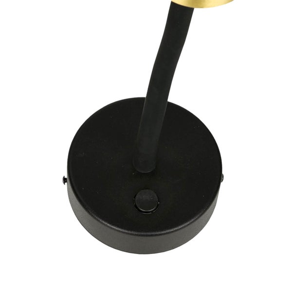 Detailaufnahme einer Wandleuchte mit rundem Sockel