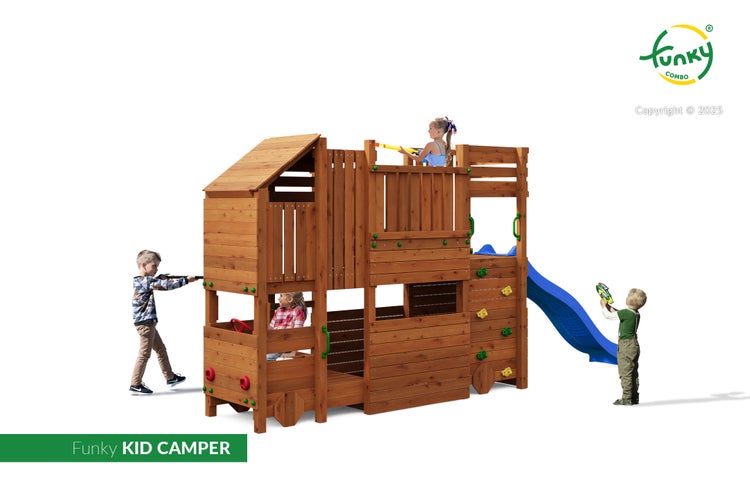 Hölzernes Kinderspielgerät in Wohnmobil-Optik mit Wellenrutsche, Kletterwand und mehreren Spielebenen. Funky Combo Logo.