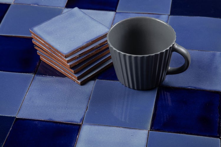 Dekorative Blumenvase aus Terrakotta