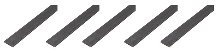 Fünf flache Stahlprofile in paralleler Anordnung als Baumaterial.