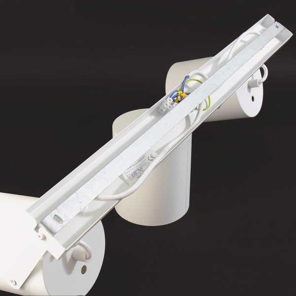 Weiße Innenleuchte mit offenem Gehäuse zur Installation