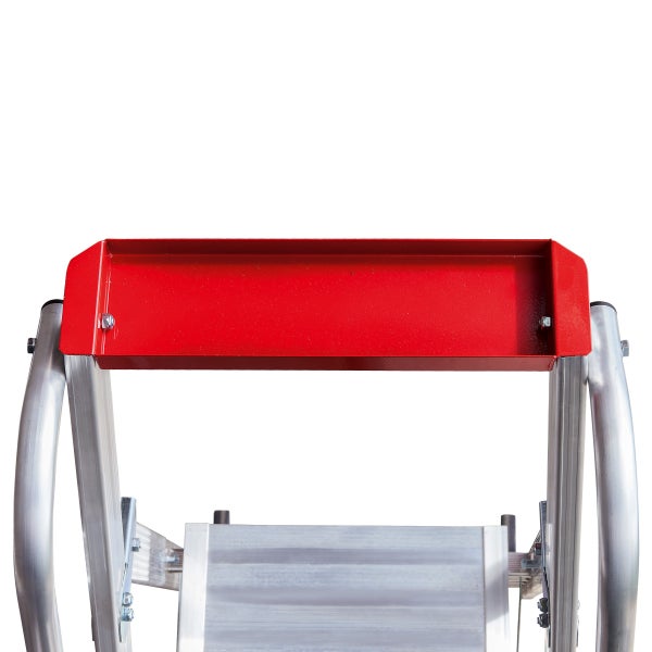 Detailansicht einer Aluminiumleiter mit roter Ablageschale