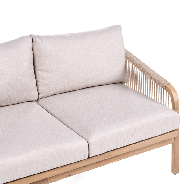 Gartensofa mit Holzgestell, Stoffpolstern und Armlehne mit Seilgeflecht.