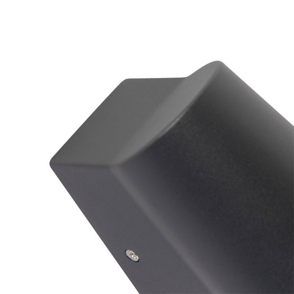 Nahaufnahme einer Wandleuchte in Anthrazit mit matter Oberfläche und einer kleinen Schraube.