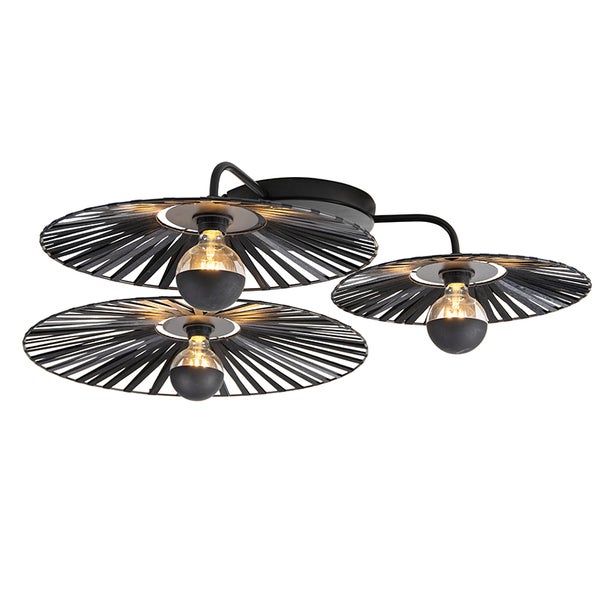 Dreiflammige Deckenleuchte aus schwarzem Metall mit fächerförmigen Schirmen und sichtbaren Leuchtmitteln.