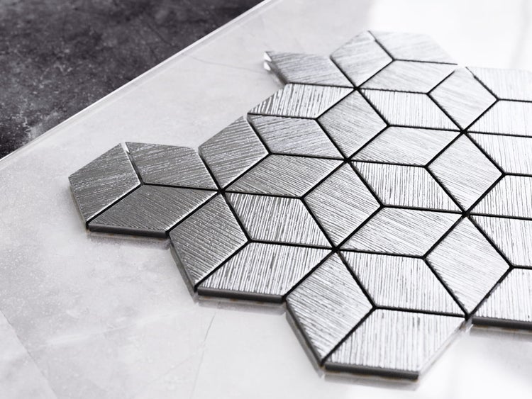 Glasmosaik auf Netz für Bad und Küche 26.5cm x 30.5cm - Metallic Silver Cubes