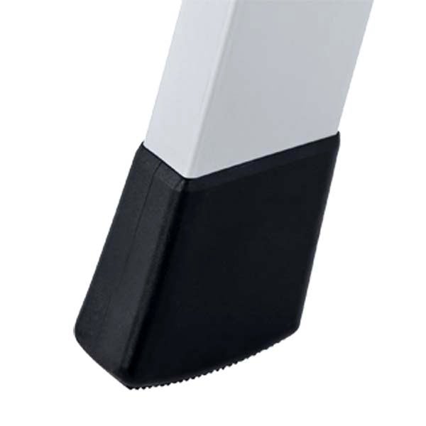 Detailaufnahme des rutschfesten Fußes einer Leiter.