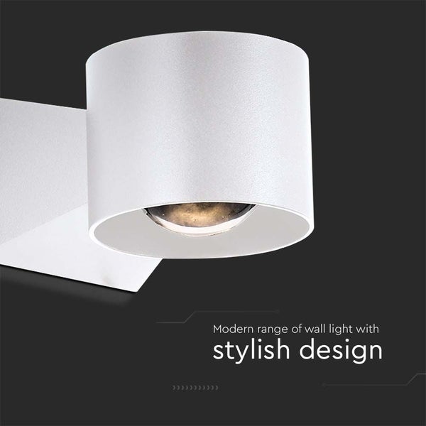 Moderne Wandleuchte mit zylindrischem Lampenschirm und nach unten gerichteter Lichtquelle