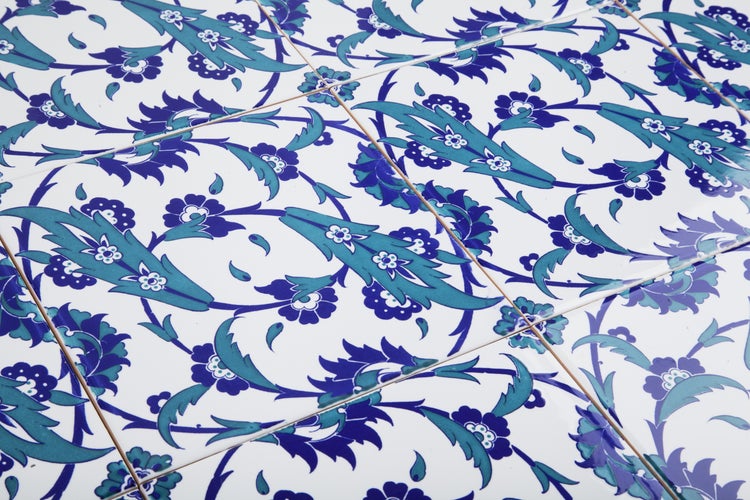 Fliesen mit floralem Muster