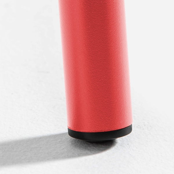 Rotes rundes Tischbein aus Metall mit schwarzem Kunststofffuß.