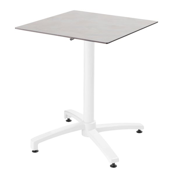 Quadratischer Bistrotisch mit grauer Tischplatte in Steinoptik und weißem Säulengestell aus Metall mit vier Standfüßen.