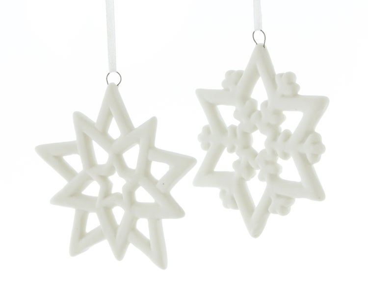 Zwei Sterne aus Keramik als Christbaumschmuck mit Aufhängeband
